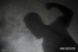 "이혼 못 해" 자해하다 경찰에 손도끼 휘두른 20대男…징역 8월