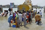 파키스탄, 30년만 대홍수로 3분의 1이 침수