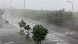 [태풍 힌남노] 태풍 먼저 맞은 오키나와..벽돌 날아다니고, 달리는 트럭 전복