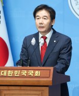 與 원내대표 '경선문' 열렸다... 이용호 출마에 주호영 추대 제동