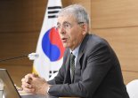 "통화정책 정상화하고 재정준칙 도입… 연금개혁도 추진을" [OECD의 경고]