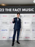영탁, '더팩트 뮤직어워즈' 팬앤스타 엔젤앤스타상 수상