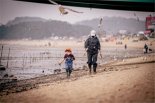 조개 캐고 집 가는 母子...국가어항 디지털 사진·영상공모전 대상