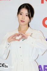 [포토] 아이유, '진정한 인형미모'