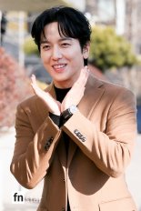 [포토] 정용화, '꽃받침은 덤'