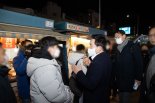 “'칼퇴' 해도 집에 가면 9시”..광역버스 승차난 체험한 원희룡