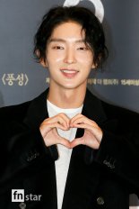 [포토] 이준기, '섹시한 하트'