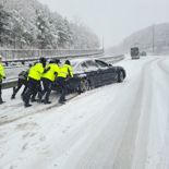 강원 미시령 54㎝ '눈폭탄'…도로·탐방로 64개소 통제