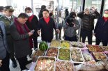박근혜 전 대통령 72살 생일날 진풍경..황교안, 40가지 음식들고 찾아갔다