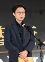 '오징어 게임' 황동혁 통장에 꽂힌 "국내 최초 해외 저작권료" 그 의미는?