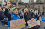 "여성 일자리는 저임금 비정규직뿐"…여성의날 덕성여대 청소노동자 연대 파업