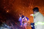 하동 산불, 연기·안개로 헬기 투입 지연… 양산 원동 산불은 진화