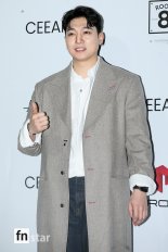 [포토] 데이식스 성진, '밝은 에너지 발산하는 엄지척'