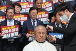 민주 "후쿠시마 수산물 절대 수입 불가 천명하라"