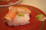 "일본 가면 무조건 가는데"..초밥집 직원 '유통기한 지난 생선 사용한다' 폭로