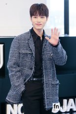 [포토] NCT 태일, '은근 넓은 어깨폭'