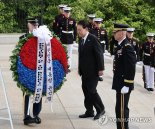 尹, 알링턴 헌화로 방미 2일차 일정 시작…"미군 용사에 경의"