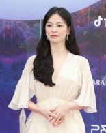 송혜교 "정말 상받고 싶었다"... '더 글로리' 백상예술대상 3관왕