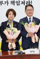 정의당 새 원내대표 배진교 "재창당·총선승리 헌신"