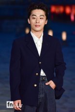[포토] 구교환, '머리결에 힘주고'