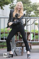 [포토] 이채연, '포인트 안무 폼 나지요'