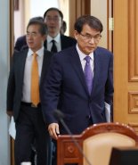 '아빠 찬스' 선관위 간부 수사의뢰… 경력채용 축소·폐지
