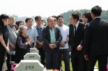 尹대통령, 베트남전 전사한 박민식 장관 선친 묘소 참배 [영상]