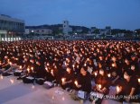"총장 사퇴하라" 동덕여대생 1000여명 '등굣길 참변' 촛불집회