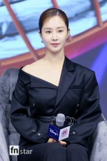 [포토] 권유리, '시원하게 드러낸 어깨'