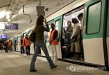 파리 지하철역서 '의문사' 한국인 예비신랑, CCTV 영상 보니