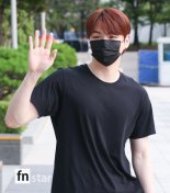 [포토] 강다니엘, '손인사는 다정하게'