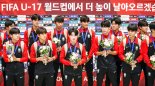 귀국길에 ‘한일전’ 곱씹은 변성환 감독, U-17 선수단은 11월 월드컵을 벼른다