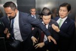 IAEA 사무총장, 김포공항서 격렬한 시위로 "입국길부터 곤욕"