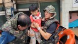육군 특전사 "충북 지역 긴급 투입 '폭우 피해' 주민 30명 구조"