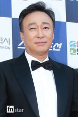 [포토] 이성민, '선함이 보이는 카리스마'