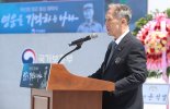 경찰, '김관진 재수사 압박 의혹' 수사…국방부 압수수색