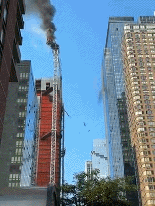 [영상] 뉴욕 맨해튼서 ‘45층 높이’ 타워크레인 붕괴..옆 건물 강타하고 낙하