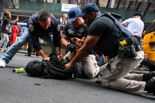 "공짜로 게임기 준다"에 수천명 몰려 뉴욕 한복판서 대규모 폭동