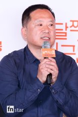 [포토] 이한, '주변을 살피며'