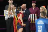 ‘기습 키스’ 스페인축협회장 "동의한 증거있다” 법적 조치..FIFA, 90일 직무정지 '철퇴'
