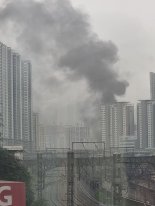 부산 폐목욕탕 화재·폭발…소방관·공무원 등 17명 부상