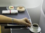 "커피 마시고 다 토했다"..대한항공 기내식서 '유리조각' 발견 '아찔'