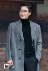 [포토] 유재명, '강력한 카리스마'