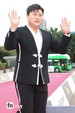 [포토] 김호중, '간지나는 레드카펫 인사'