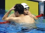 한국 수영, 또 다시 中 넘었다 … 황선우, 자유형 200m 대회신기록 금메달!
