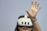 저커버그, 머스크와 현피 안하고 애플 겨냥한 VR 기기 내놨다