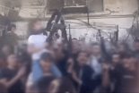 이스라엘 공습 후 축제 벌인 하마스...목마 탄 소녀 손에는 기관총이