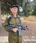 95세 노인, 조국을 위해 총 들었다..이스라엘 지상전 앞두고 자원입대 물결