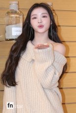 [포토] 오마이걸 유아, '블로우 어 키스'