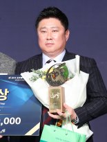 ‘광폭 행보’ 롯데, 3년 24억 김태형 감독 선임 … 성민규 단장과도 계약 해지 [오피셜]